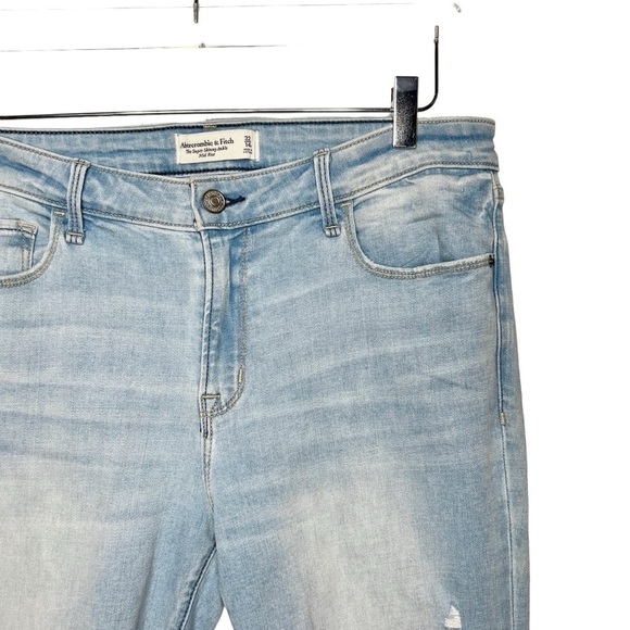 Abercrombie & Fitch Light Wash Mis Rise Distressed Women’s Skinny Jeans Sz 14 - Picture 3 of 11